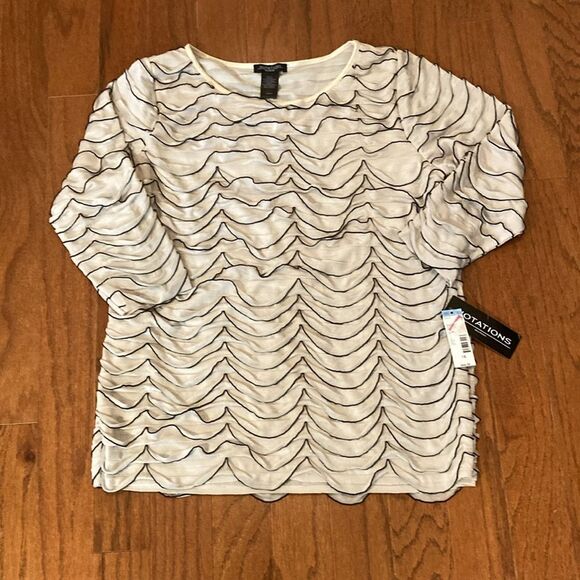 NOTATIONS 1x Feminine and Flowy Scalloped Top - Picture 1 of 11
